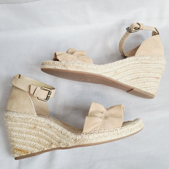 Splendid Ruffle Wedges - Picture 3 of 6